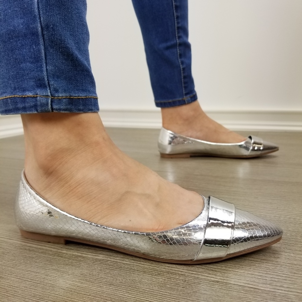 Silver Metallic Pointy Toe Slip On Flats -U - Picture 2 of 8